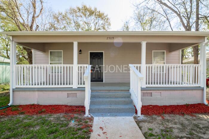 Primary Photo - 2509 11th Ct