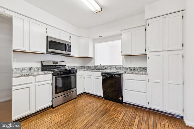 Photo - 1925 Inglebrook Dr Townhome