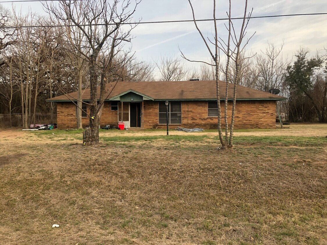 4116 Sandy Beach Dr, Granbury, TX 76049 House for Rent in Granbury