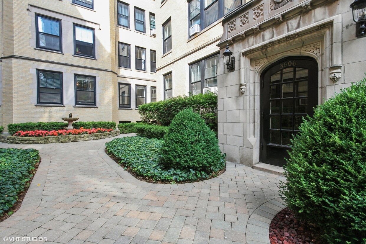 Primary Photo - 3606 N Pine Grove Ave