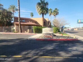 Building Photo - 2625 E Indian School Rd