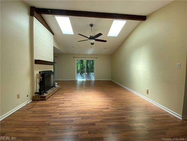 Building Photo - 3 BR 2 BA House