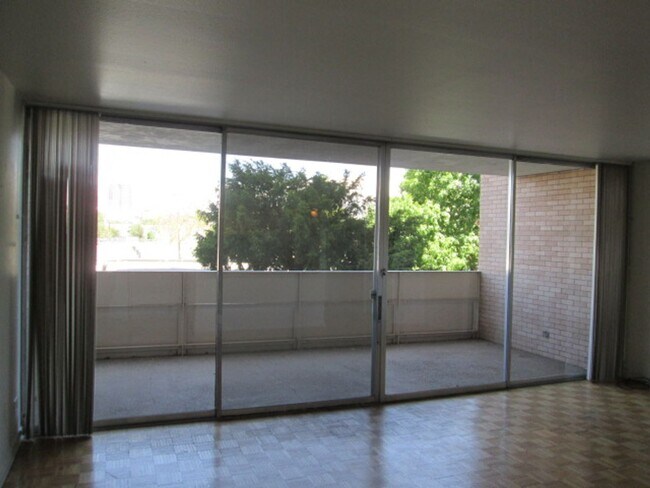 Foto del edificio - Park Plaza!