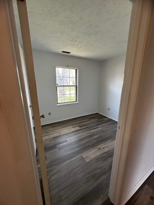 Building Photo - 4322 Phoenix Dr