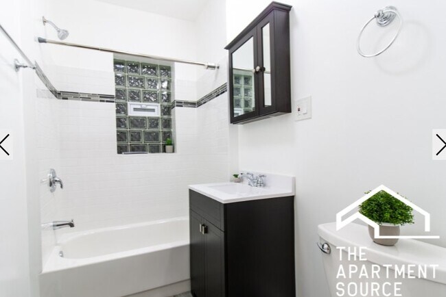 Foto del edificio - 1056 W Lill Ave