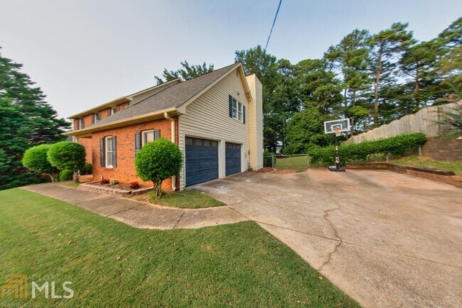Building Photo - 1436 Maple Ridge Dr