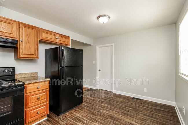 Building Photo - 104 Revere Dr