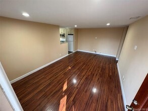 Building Photo - 12 Sagamore Hills Dr