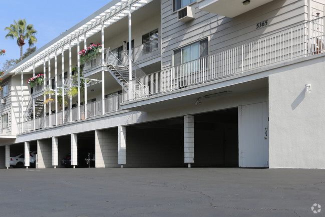 Foto del edificio - Villa Knolls Apartments