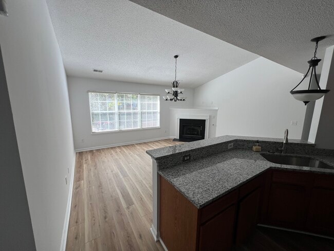 Foto del edificio - 5343 Tidewater Dr