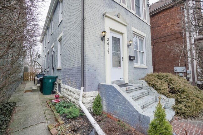 Foto del edificio - Awesome 4 Bed/ 2 Full Bath on Fairview Min...