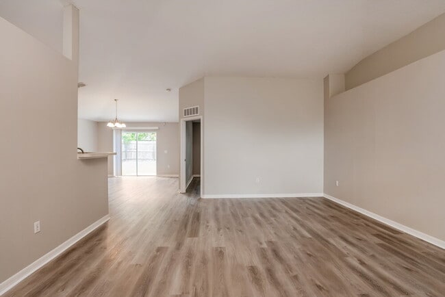 Foto del edificio - 512 Ronshelle Ave