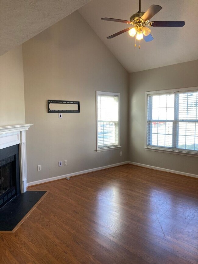 Building Photo - Hickory Highland Home Ready for Move In!