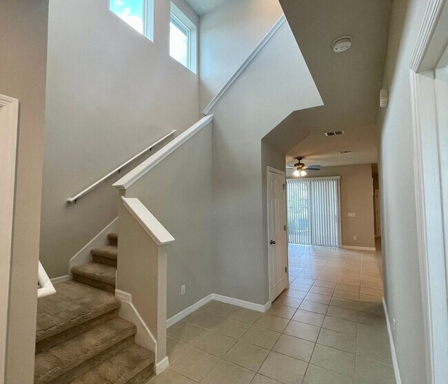 Building Photo - 4 Bedroom, 2.5 Bath Town Home in Legacy Pl...