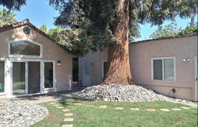 Foto del edificio - 1315 Newport Ave