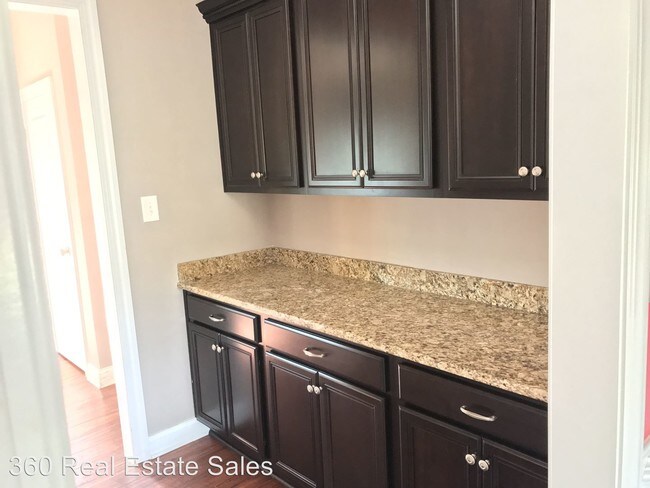 Building Photo - 256 Rolling Pines Dr