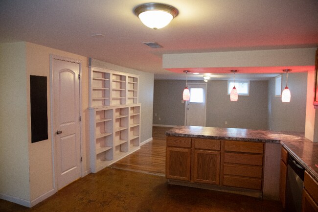 Building Photo - 803 N Park Ave