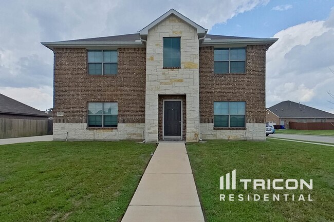 Foto del edificio - 523 Long Prairie Dr