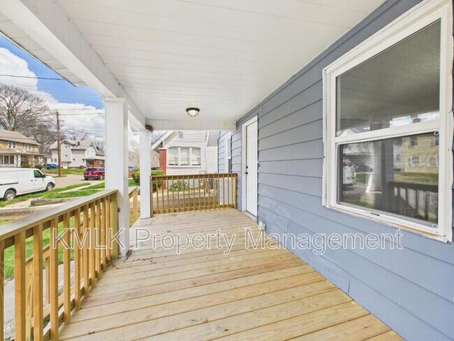 Foto del edificio - 575 Fernwood Dr