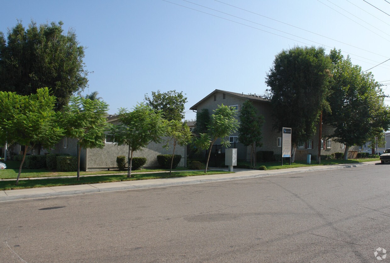 Foto del edificio - 1490 Naranca Ave