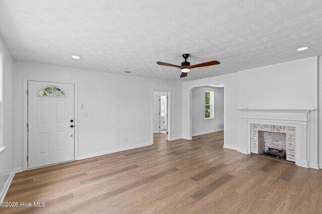 Building Photo - 2020 Kennedy Dr