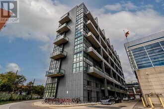 Building Photo - 5 Hanna Ave