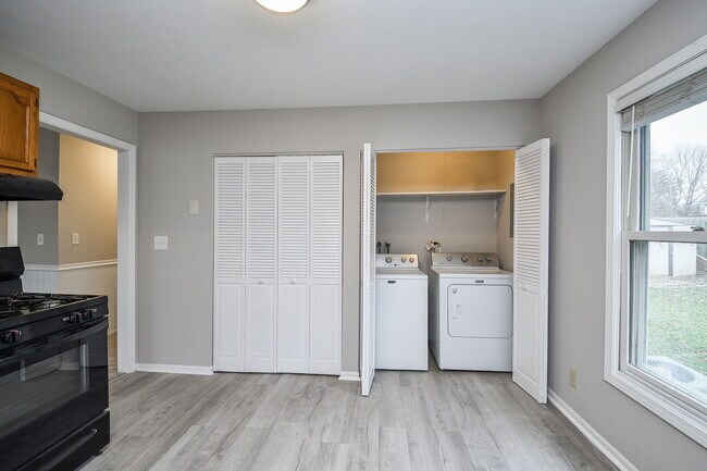 Foto del edificio - 94 W Elm Ave