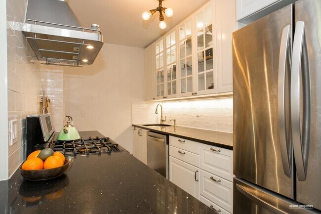 Foto del edificio - 1 bedroom in Brooklyn NY 11218