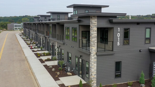 River Ridge Townhomes - River Ridge Luxury Townhomes