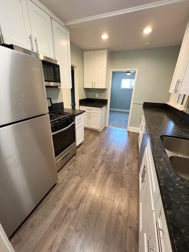 Building Photo - 4 Bed/2 Bath Home in North Park!
