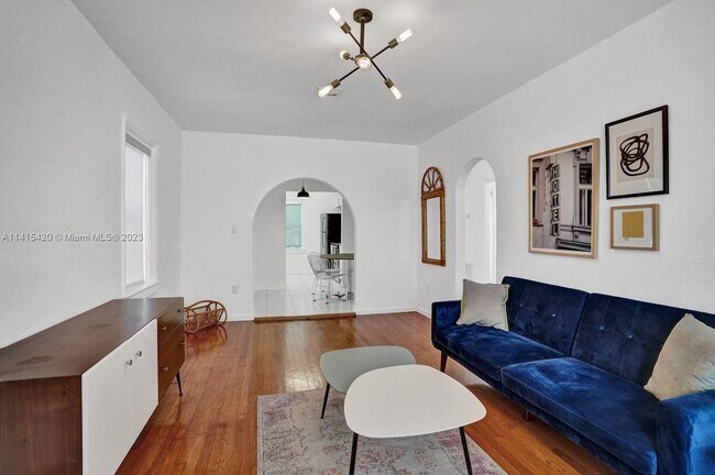Building Photo - 559 NE 68th St