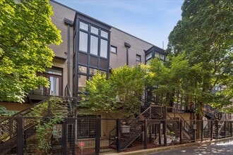 Building Photo - 1713 W Diversey Pkwy