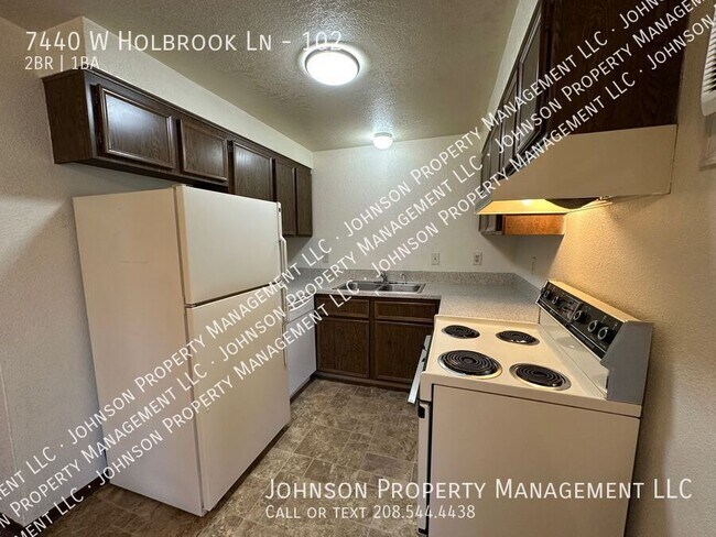 Foto del edificio - 7440 W Holbrook Ln