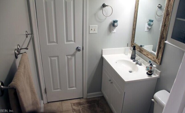 Building Photo - 1604 Big Springs Pl