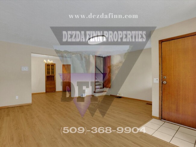 Foto del edificio - 5 bedroom home in U-District