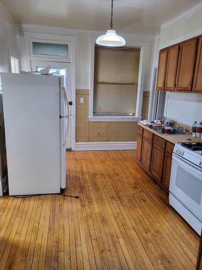 2957 W Fletcher St Unit 1, Chicago, IL 60618 Apartments in Chicago