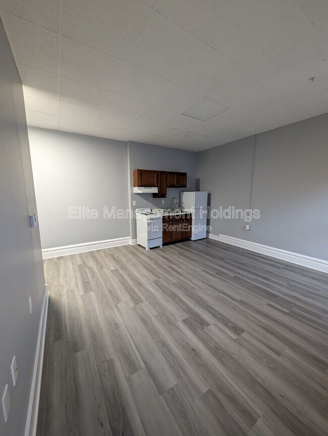 Building Photo - 1551 Bryden Rd