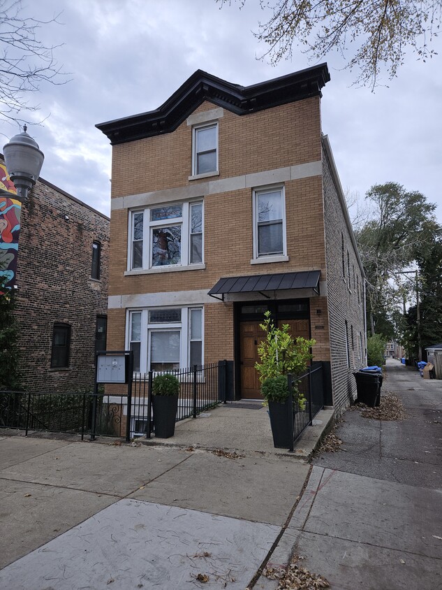 Foto principal - 2324 S Wolcott Ave