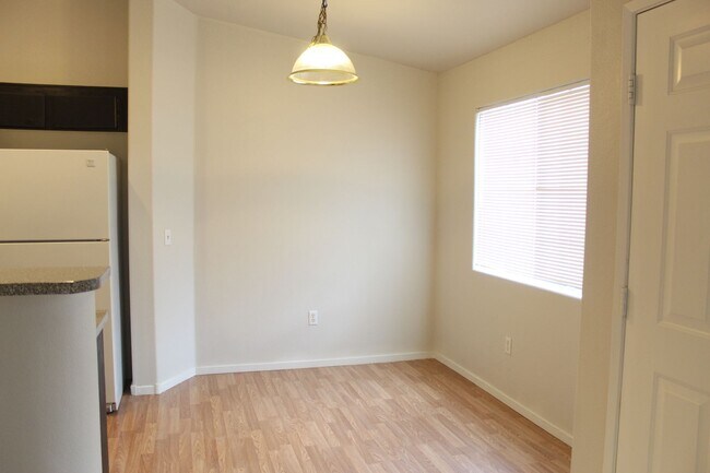 Foto del edificio - 2 BEDROOM 2 BATH CONDO IN NORTH LAS VEGAS