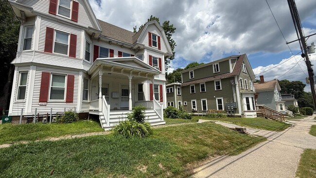 Building Photo - Spacious Sunny 2 BR-Walk to Downtown-Laund...