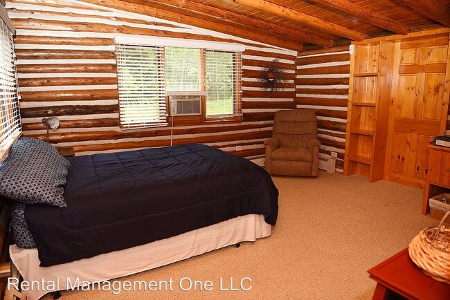 Building Photo - 4 br, 2.5 bath House - 1447 E. River Rd