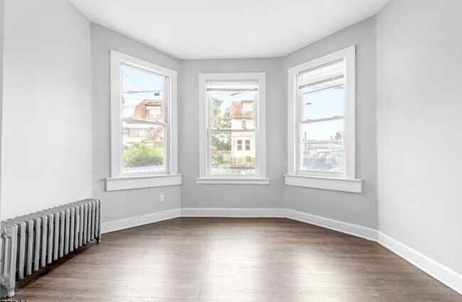Building Photo - 137 Renner Ave