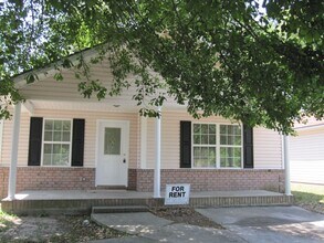 Building Photo - 819 Tatem St