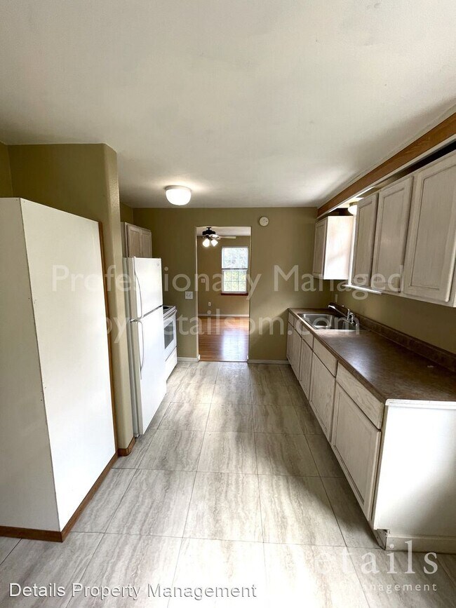 Building Photo - 2 br, 1 bath House - 3915 Perry Ave NE