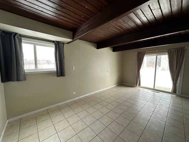 Foto del edificio - 474 Meadow Green Ln