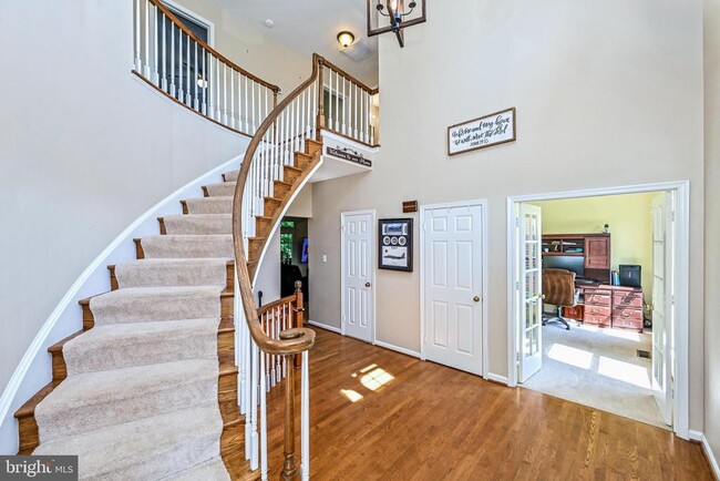 Building Photo - 21099 Raintree Ct