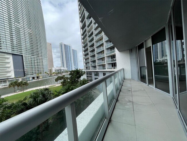 Building Photo - 475 Brickell Ave