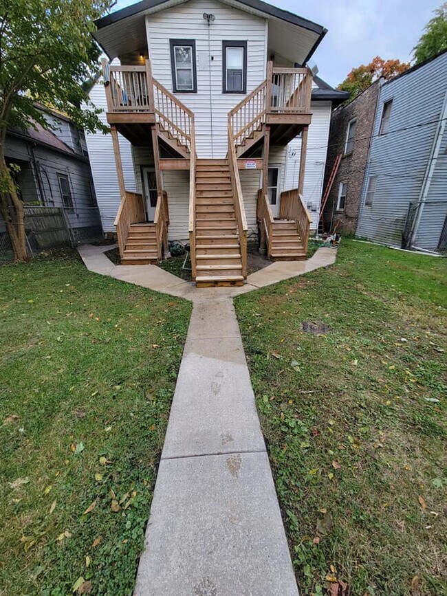 Foto del edificio - A 3 bedroom home in Harvey