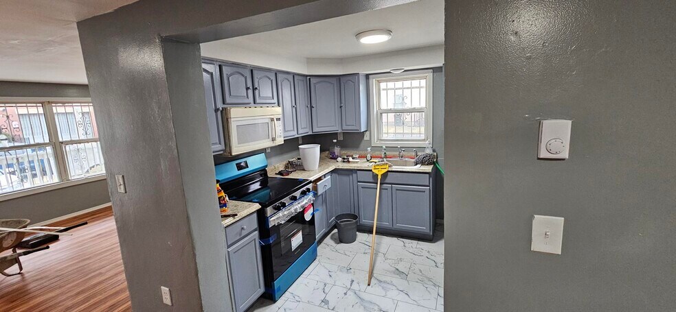 12 N 11th St