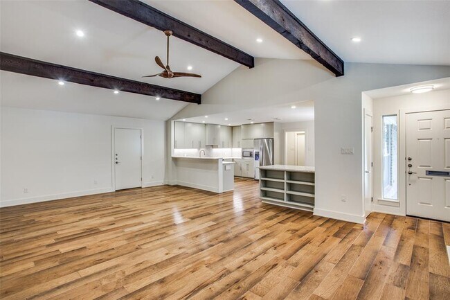 Foto del edificio - 6465 Waverly Way